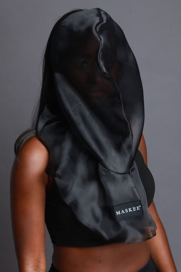 Maskee Down Black in Use